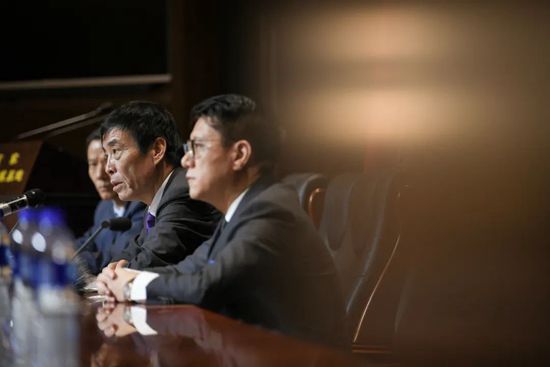 他们说她揭示了