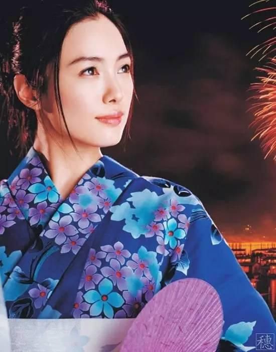 我和亲女在火车上做爰
